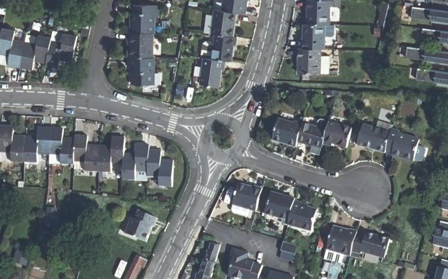Vue aérienne du Rond-point anonyme n°25591905