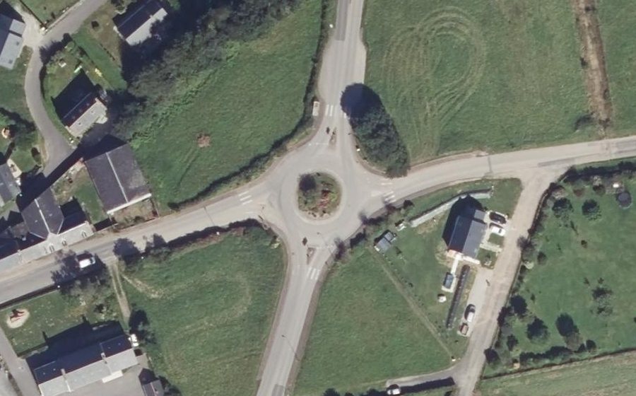 Vue aérienne du Rond-point anonyme n°25592405