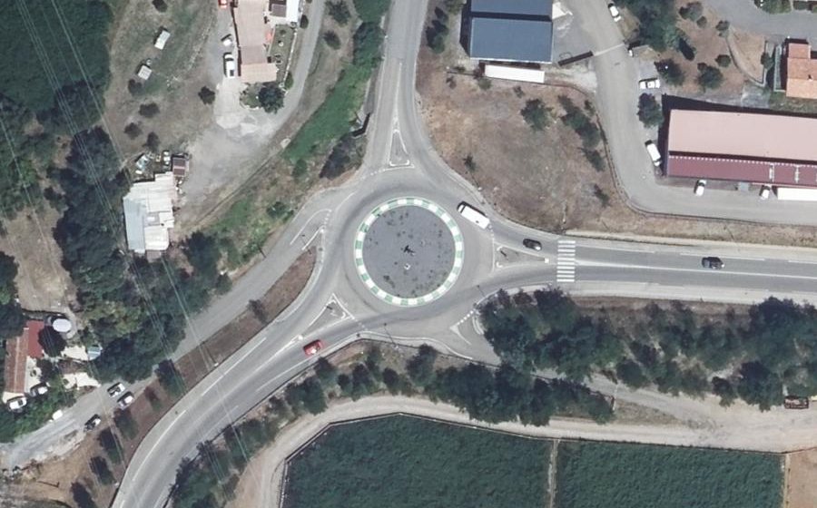 Vue aérienne du Rond-point anonyme n°25592529