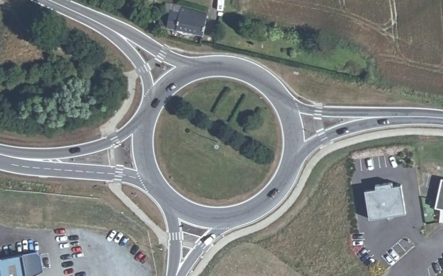 Vue aérienne du Rond-point anonyme n°25596900