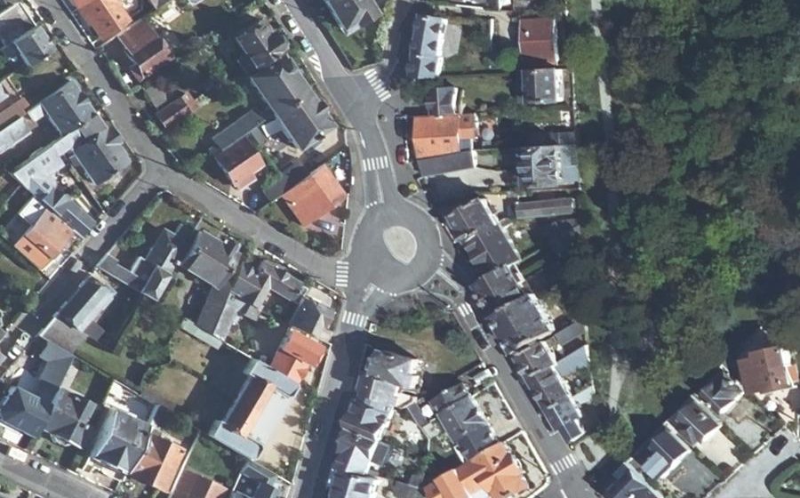 Vue aérienne du Rond-point anonyme n°25599410