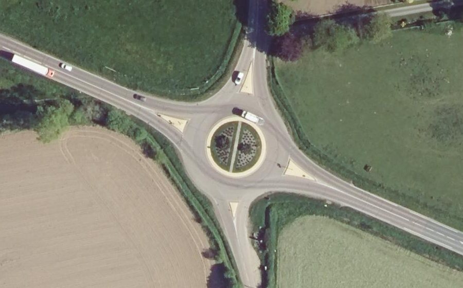 Vue aérienne du Rond-point anonyme n°256001042