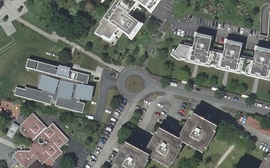 Vue aérienne du Rond-point anonyme n°256002071
