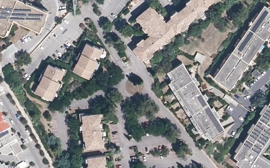 Vue aérienne du Rond-point anonyme n°256016309