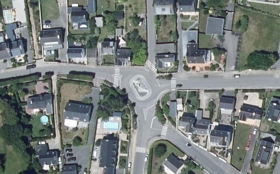 Vue aérienne du Rond-point anonyme n°256026675
