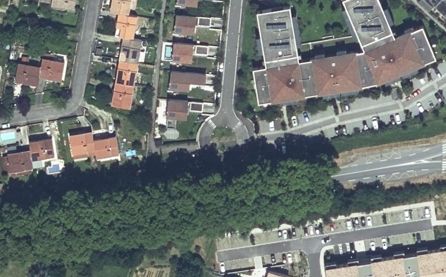 Vue aérienne du Rond-point anonyme n°256029789