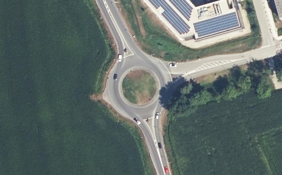 Vue aérienne du Rond-point anonyme n°25604495