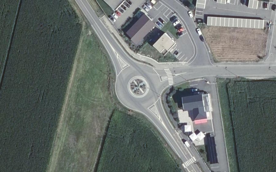 Vue aérienne du Rond-point anonyme n°256050400