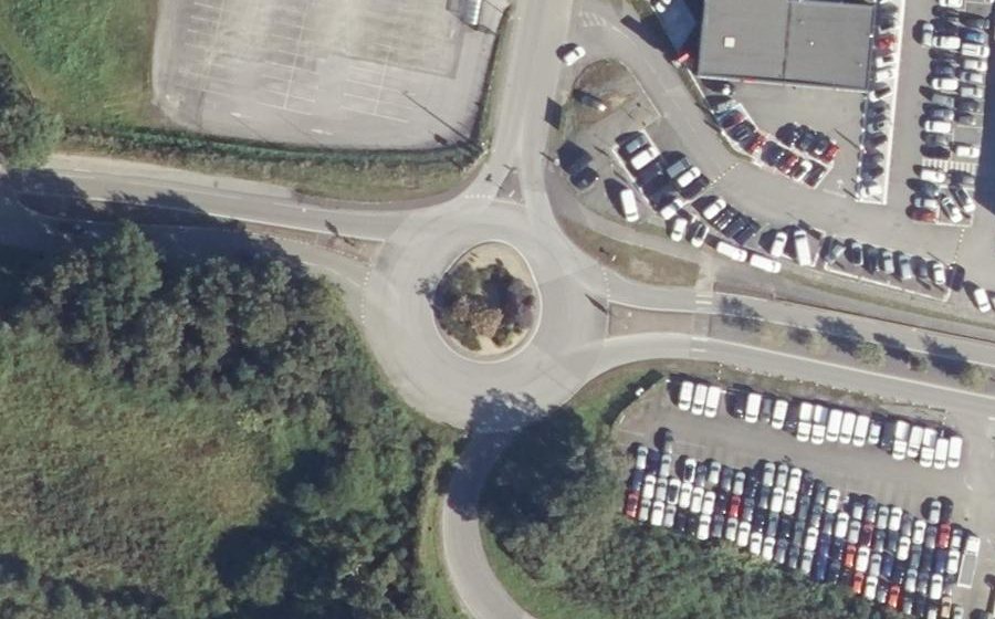 Vue aérienne du Rond-point anonyme n°25605528
