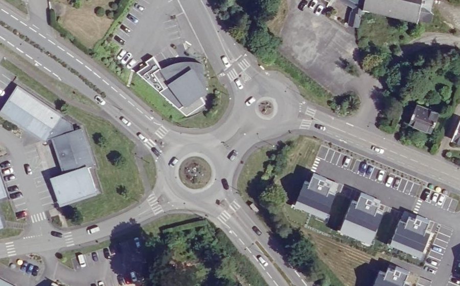 Vue aérienne du Rond-point anonyme n°25606707