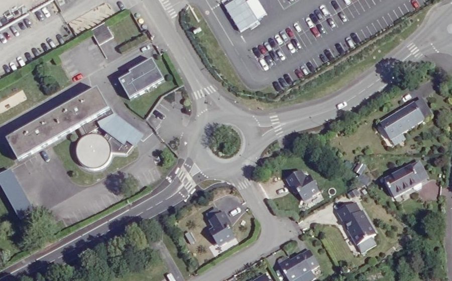 Vue aérienne du Rond-point anonyme n°25606826
