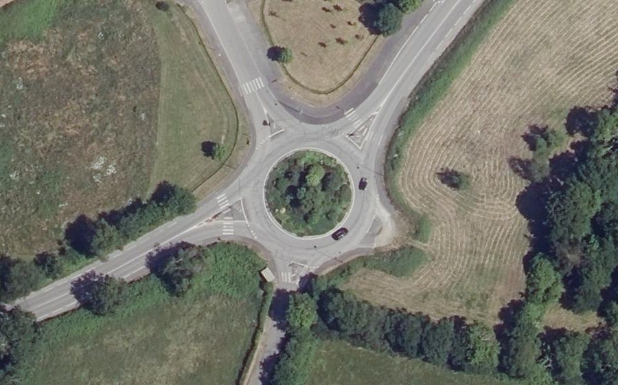 Vue aérienne du Rond-point anonyme n°25606833