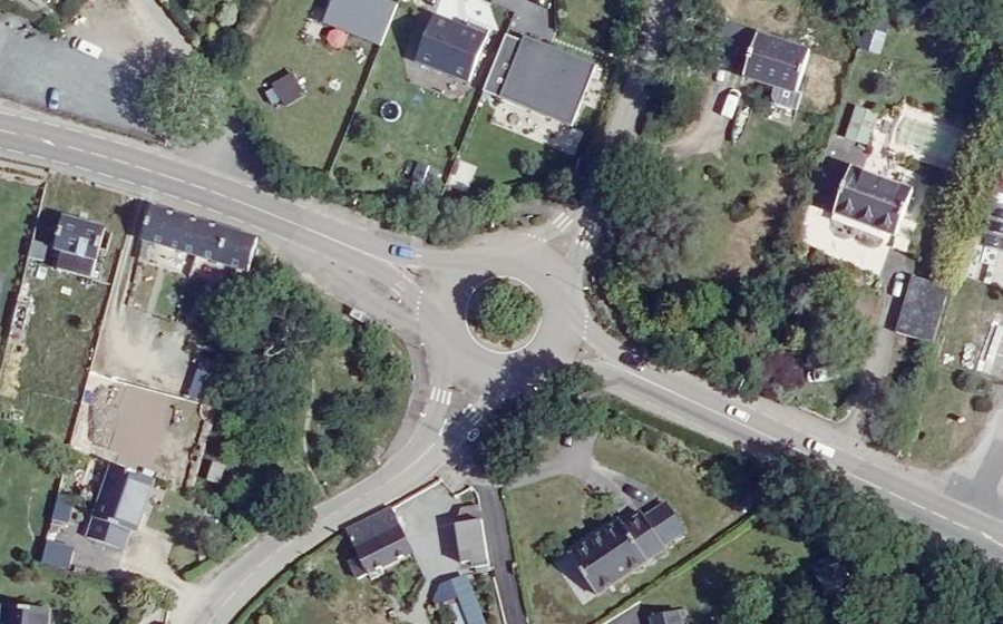 Vue aérienne du Rond-point anonyme n°25606840