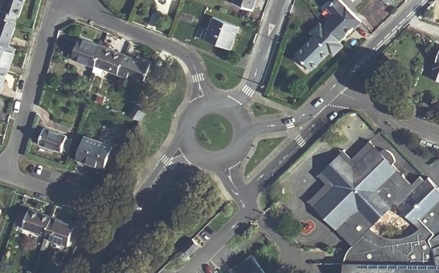 Vue aérienne du Rond-point anonyme n°25609383