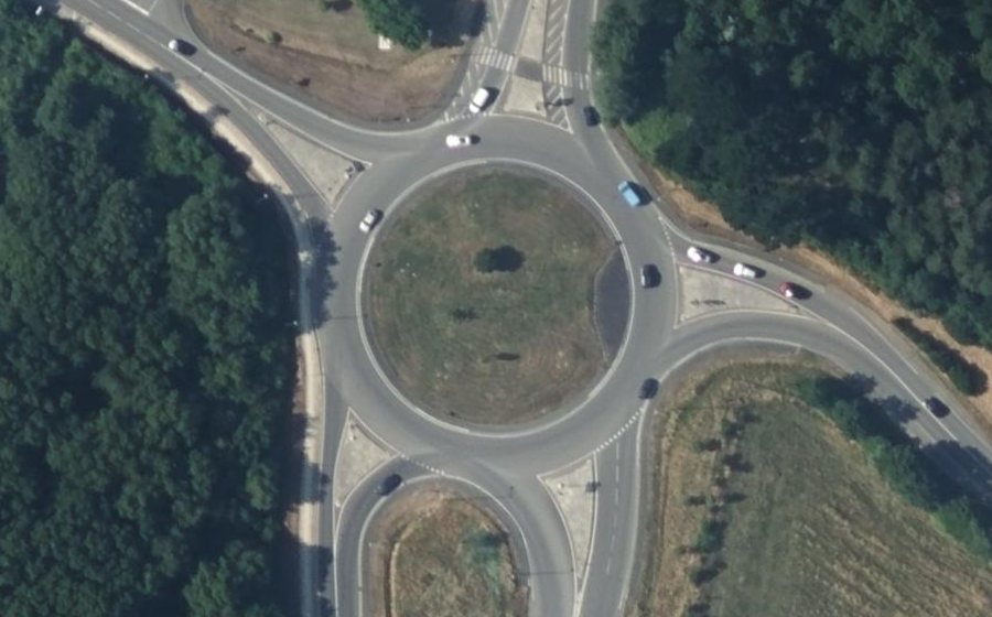 Vue aérienne du Rond-point anonyme n°25611167