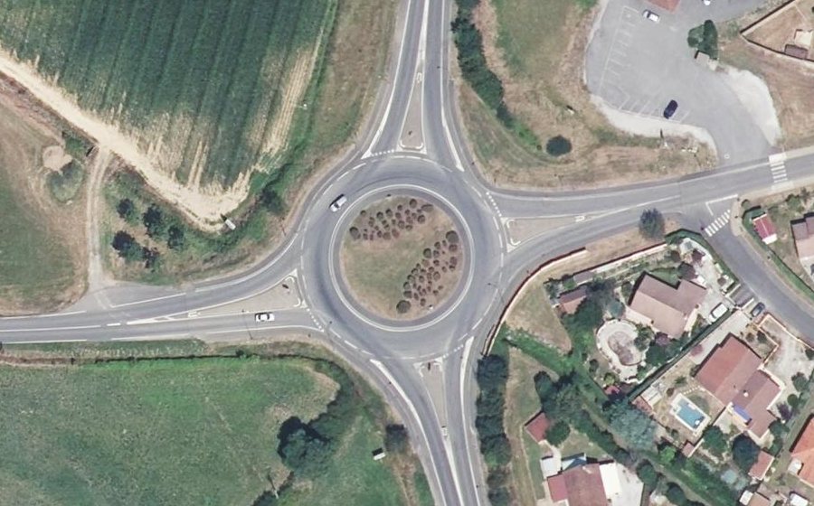 Vue aérienne du Rond-point anonyme n°25620717
