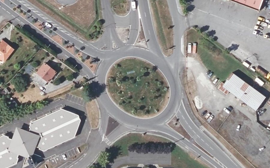 Vue aérienne du Rond-point anonyme n°25621013
