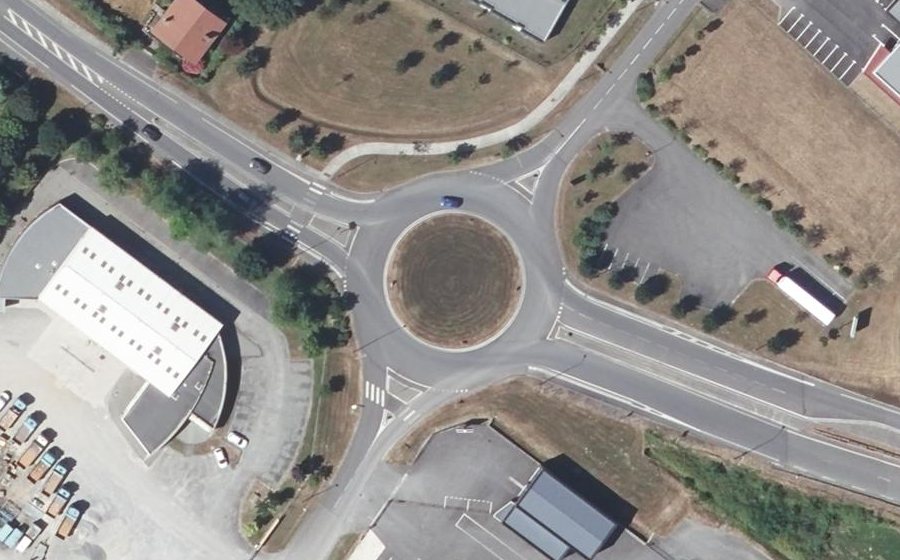 Vue aérienne du Rond-point anonyme n°25621015