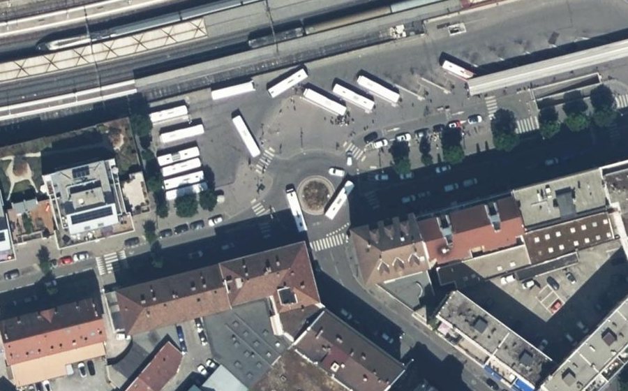 Vue aérienne du Rond-point anonyme n°256214301