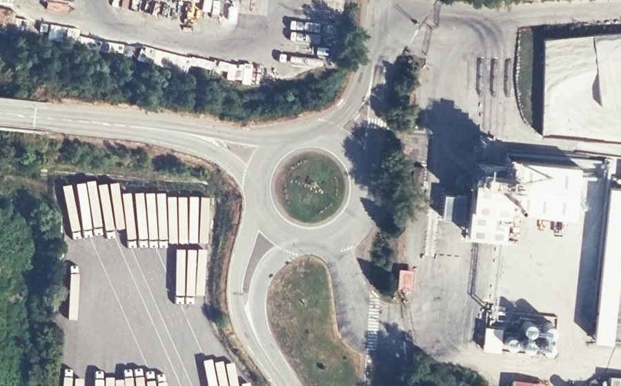Vue aérienne du Rond-point anonyme n°25622199
