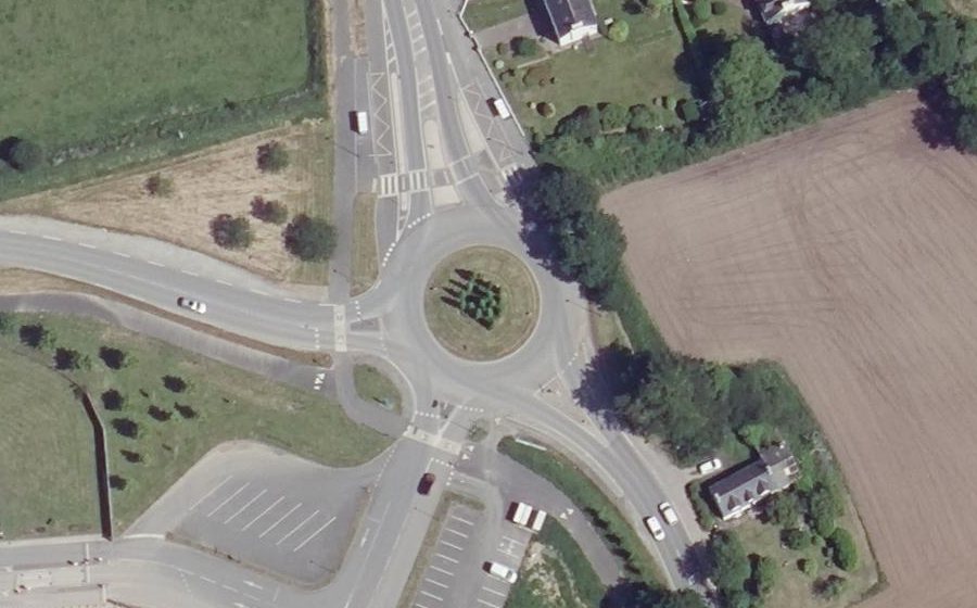 Vue aérienne du Rond-point anonyme n°25628912