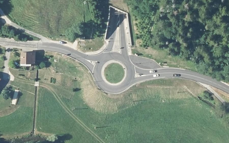 Vue aérienne du Rond-point anonyme n°25631891