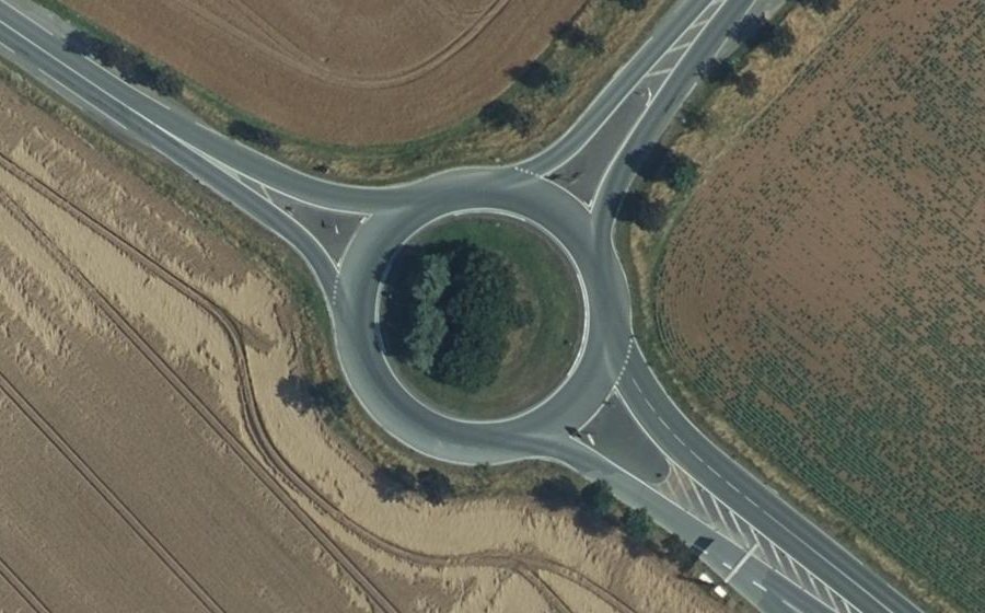 Vue aérienne du Rond-point anonyme n°25631965