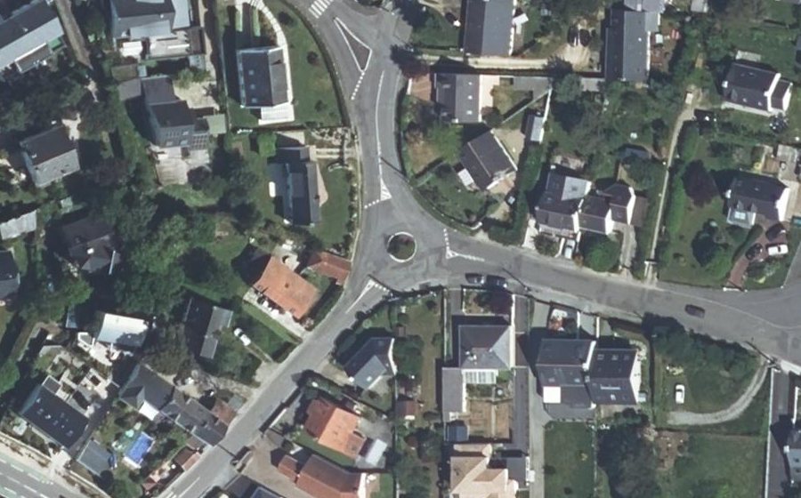 Vue aérienne du Rond-point anonyme n°25633373
