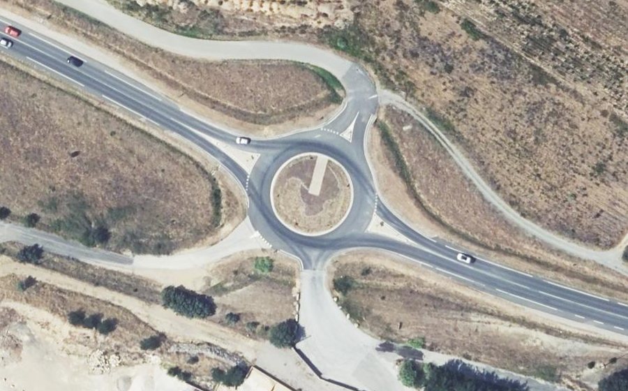 Vue aérienne du Rond-point anonyme n°25639232
