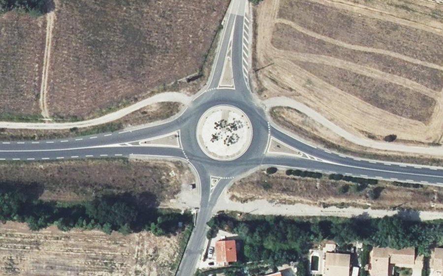 Vue aérienne du Rond-point anonyme n°25639354
