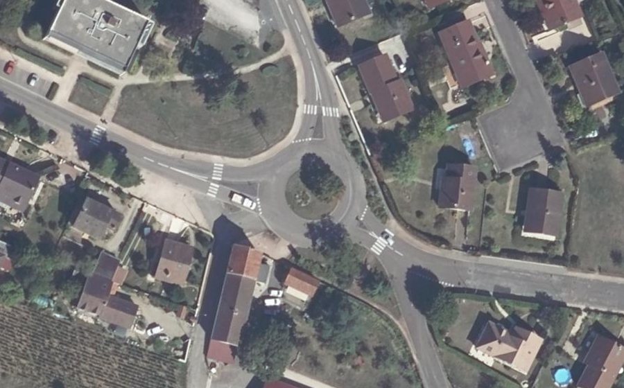 Vue aérienne du Rond-point anonyme n°25641812
