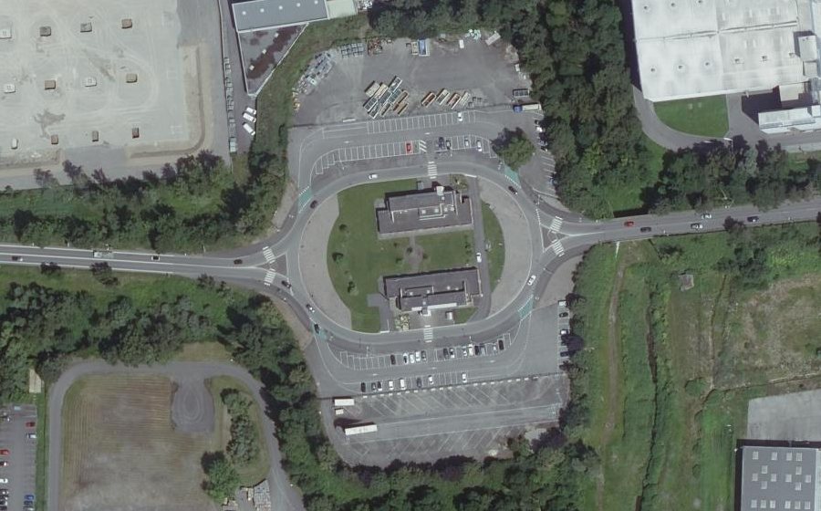 Vue aérienne du Rond-point anonyme n°25642764