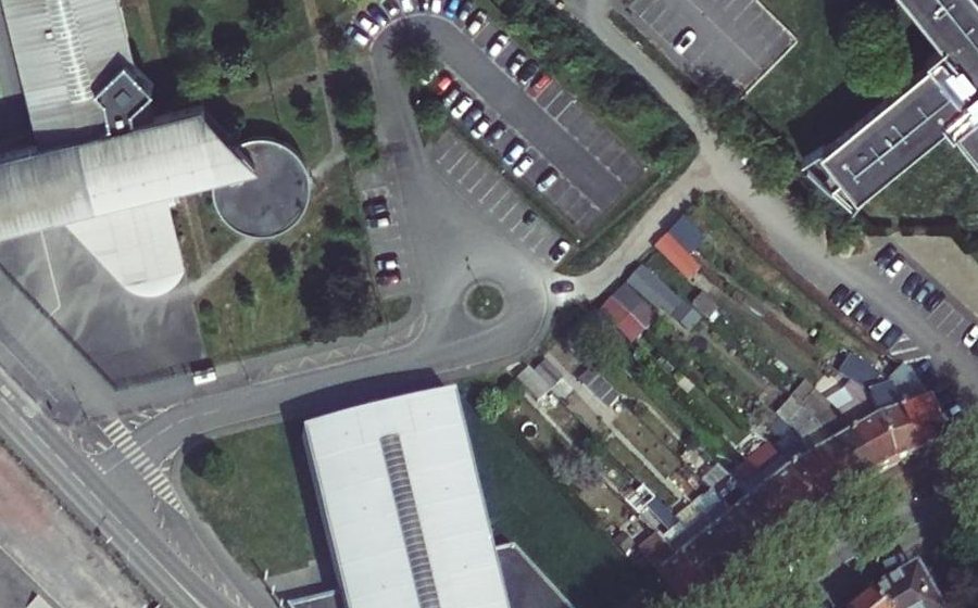 Vue aérienne du Rond-point anonyme n°256447487