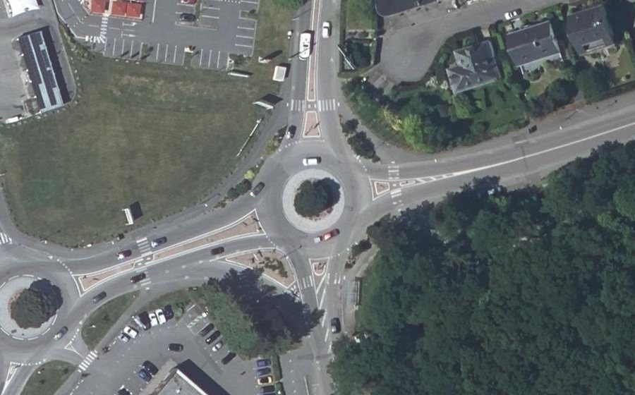 Vue aérienne du Rond-point anonyme n°25651601