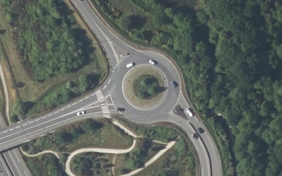 Vue aérienne du Rond-point anonyme n°25651611