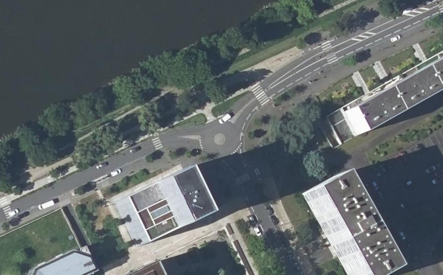 Vue aérienne du Rond-point anonyme n°25652620