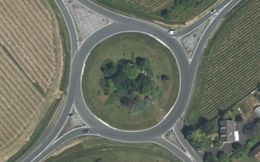 Vue aérienne du Rond-point anonyme n°25653529