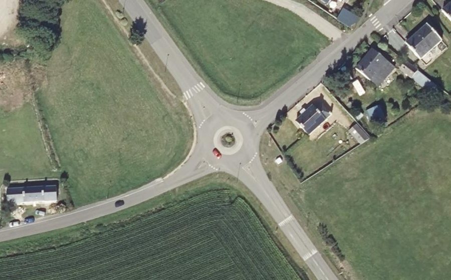 Vue aérienne du Rond-point anonyme n°256572792