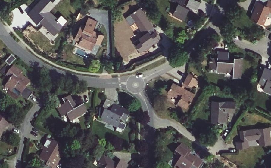 Vue aérienne du Rond-point anonyme n°256580069