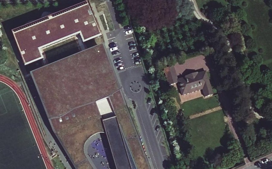 Vue aérienne du Rond-point anonyme n°256580071