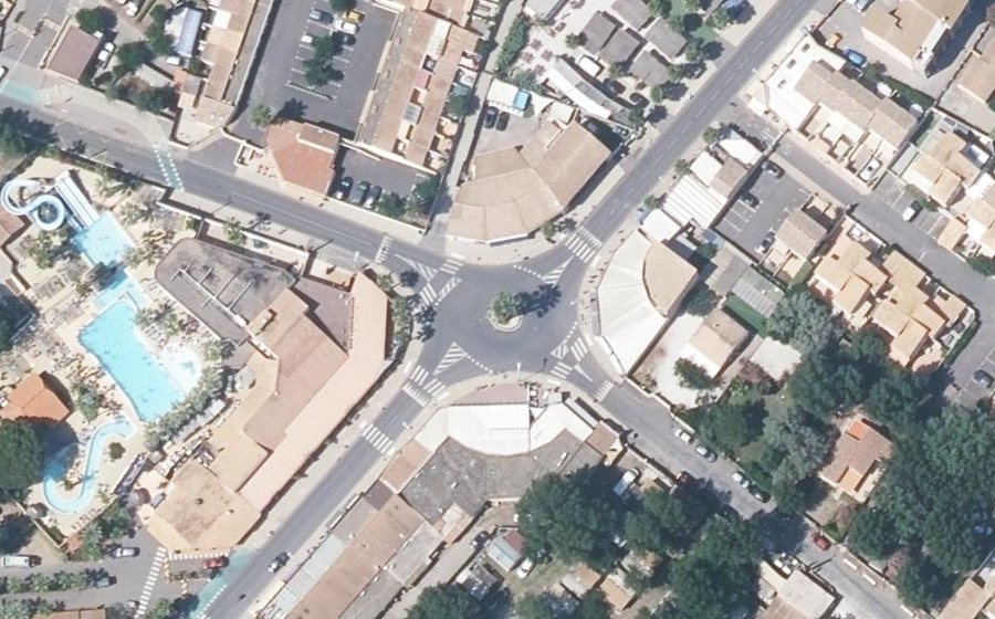 Vue aérienne du Rond-point anonyme n°25658886