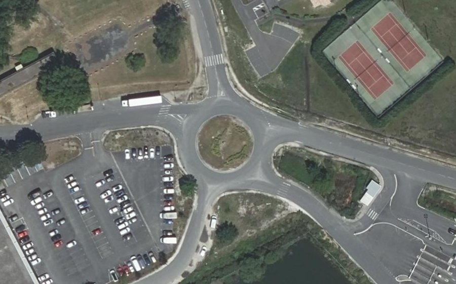 Vue aérienne du Rond-point anonyme n°25659480