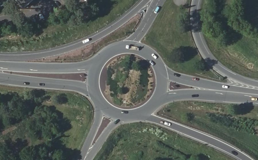 Vue aérienne du Rond-point anonyme n°25659663