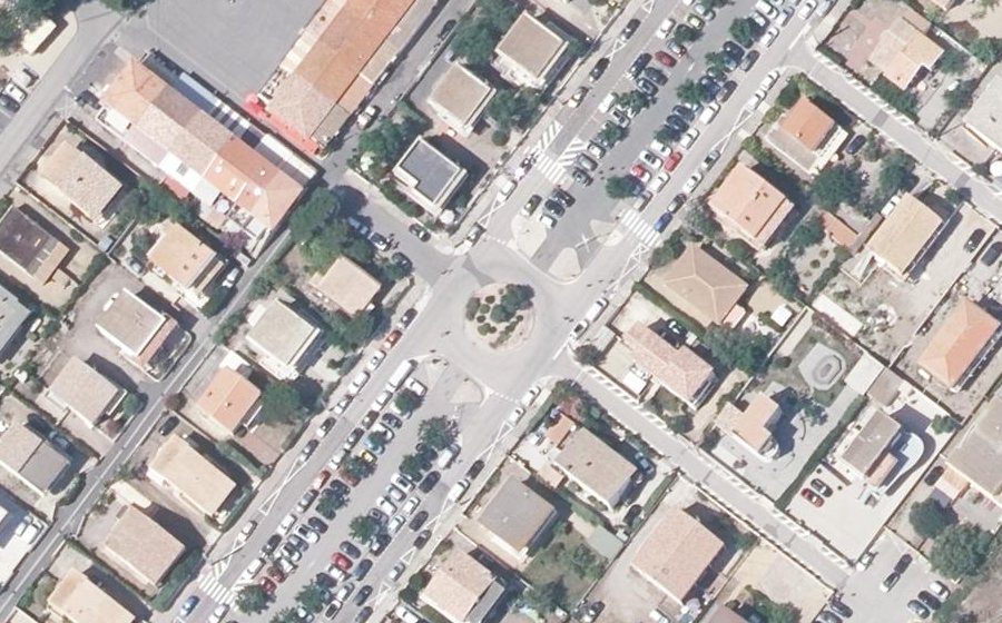 Vue aérienne du Rond-point anonyme n°25660275