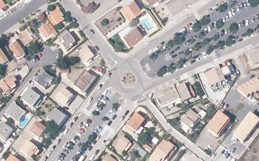Vue aérienne du Rond-point anonyme n°25660278