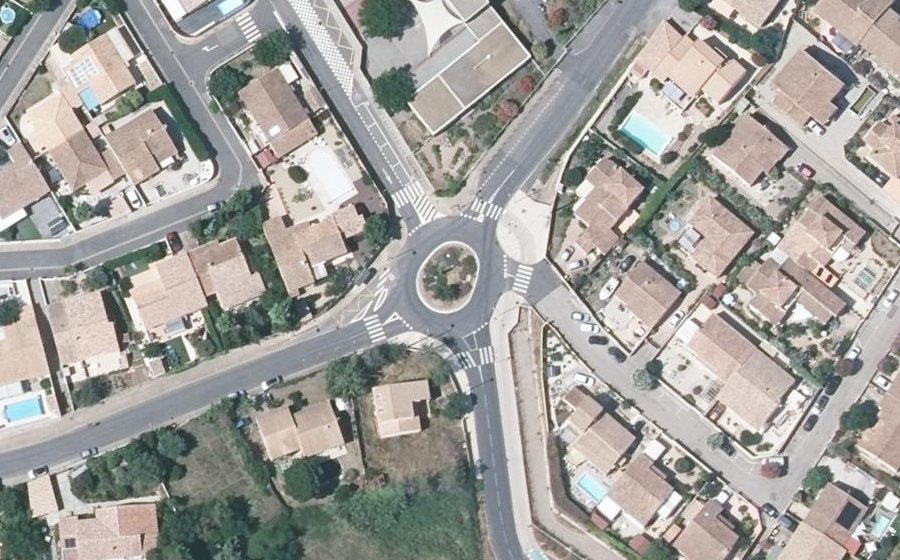 Vue aérienne du Rond-point anonyme n°25661223