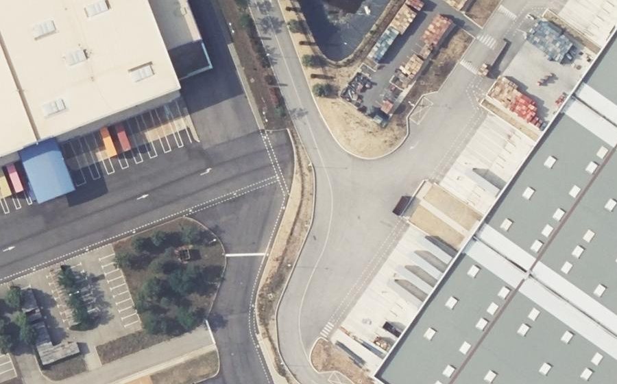 Vue aérienne du Rond-point anonyme n°256617695
