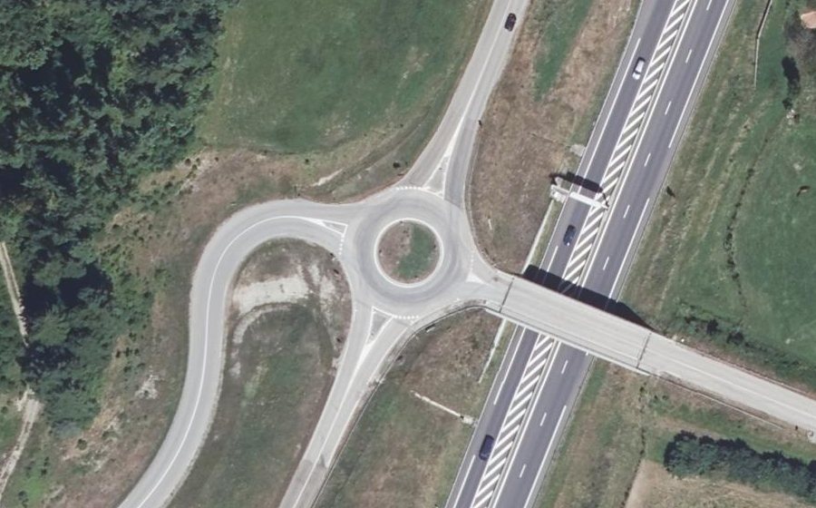 Vue aérienne du Rond-point anonyme n°256628826