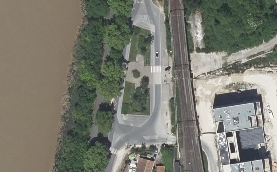 Vue aérienne du Rond-point anonyme n°25664618