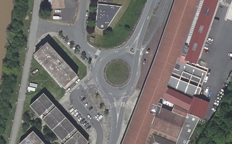 Vue aérienne du Rond-point anonyme n°25664810